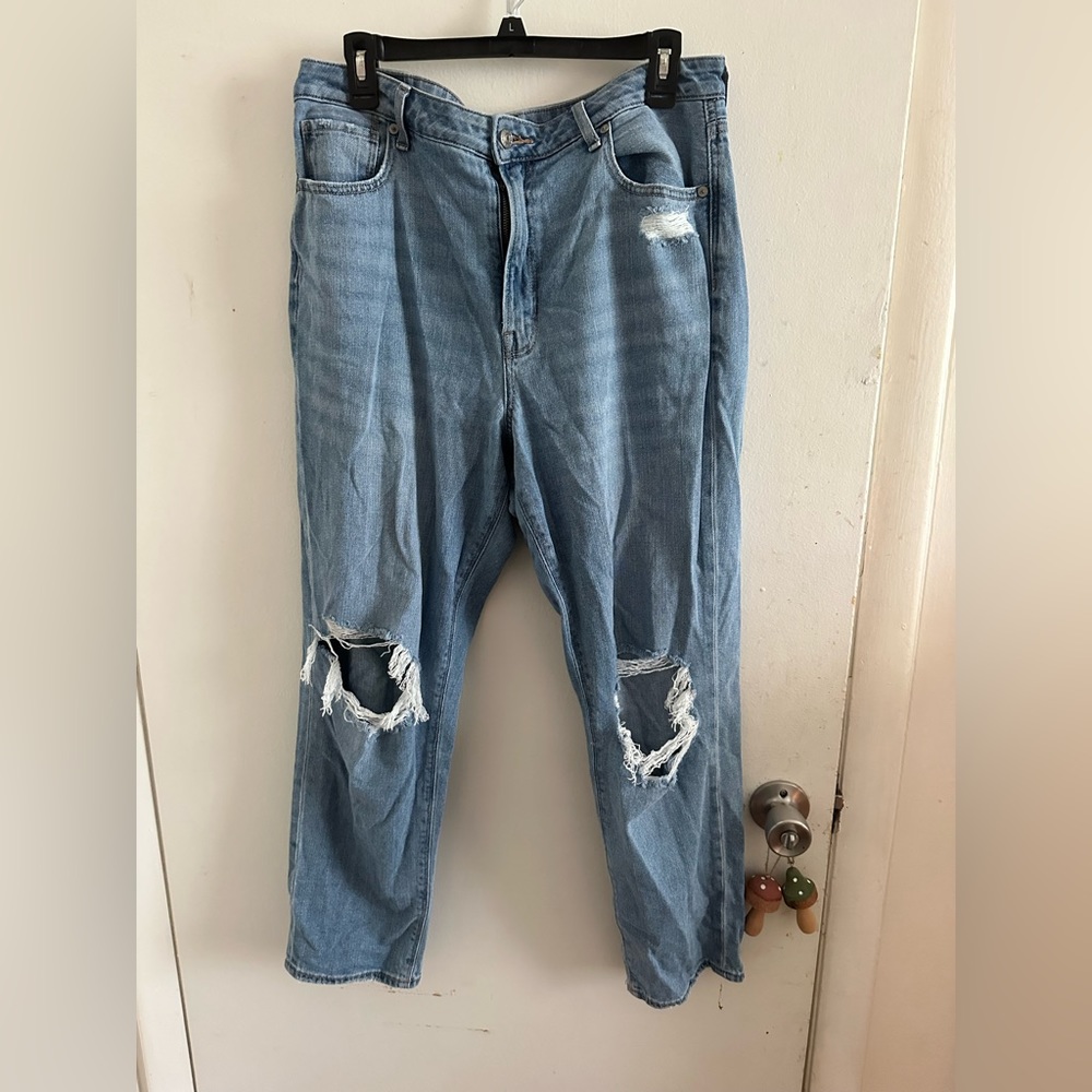 American Eagle Ripped Mom Jeans